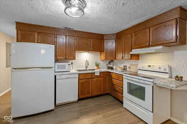 1262 Barefoot TRL, Greenwood, IN 46142