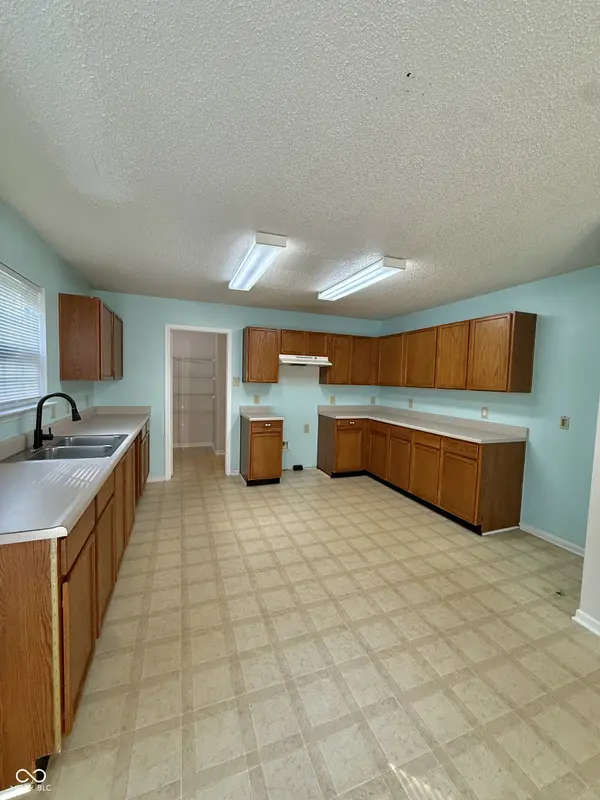 10605 Carrie LN, Indianapolis, IN 46231