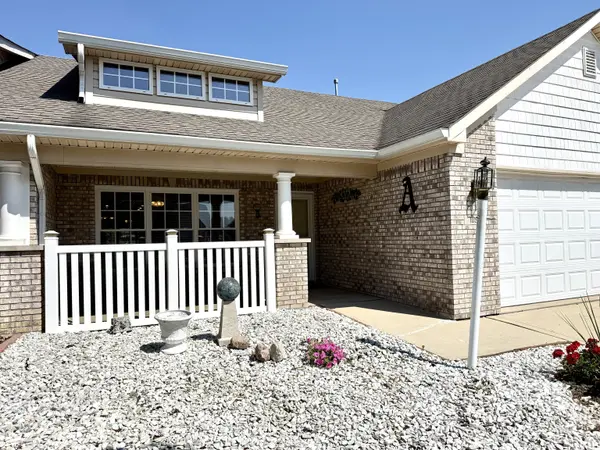 1059 Hilltop Commons BLVD, Whiteland, IN 46184