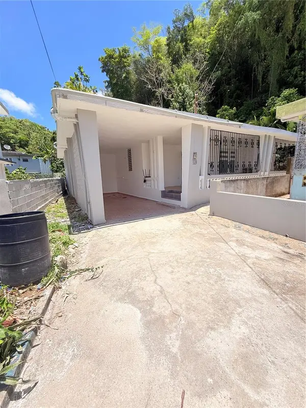 77 TULIPÁN PÁMPANOS, Vega Alta, PR 00692
