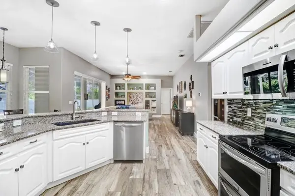 2203 VALRICO FOREST DR, Valrico, FL 33594