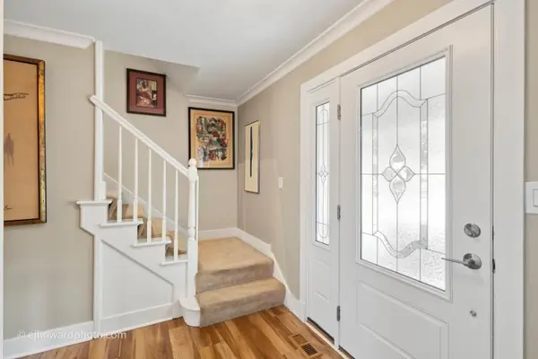 6068 Miller LN, Lisle, IL 60532