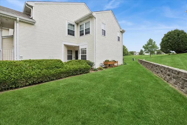1550 Meadowsedge LN #1550, Carpentersville, IL 60110