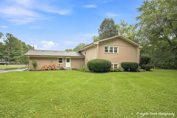 2211 Lamb RD, Woodstock, IL 60098