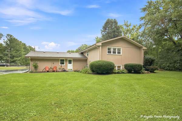 2211 Lamb RD, Woodstock, IL 60098