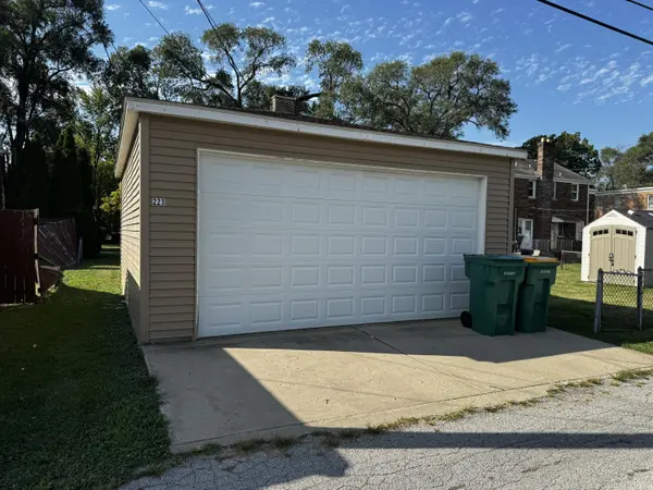 223 Adelaide PL, Munster, IN 46321