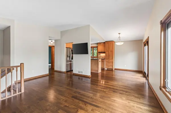 1945 Beaver Dam CT, Eagan, MN 55122