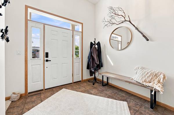 616 Lexington LN, Moorhead, MN 56560