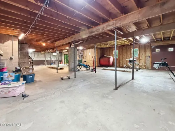 1284 Crosstown HWY, Lakewood, PA 18439
