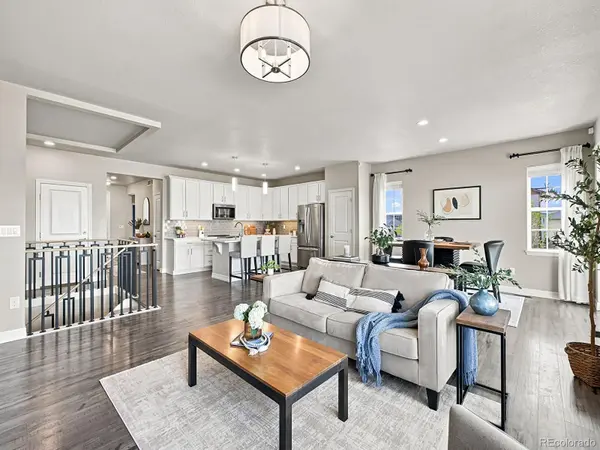 7266 S Robertsdale WAY, Aurora, CO 80016