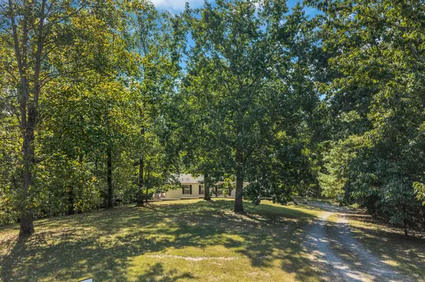 1066 Paula Ln, Pegram, TN 37143