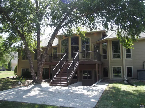 1128 SW Belmont LN, Topeka, KS 66604