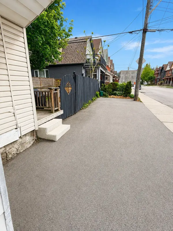 518 Cannon ST E, Hamilton, ON L8L 2E8