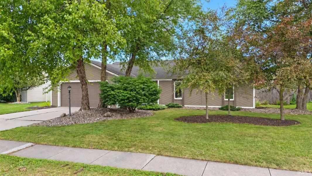 7316 Abington DR, Fort Wayne, IN 46835-2758