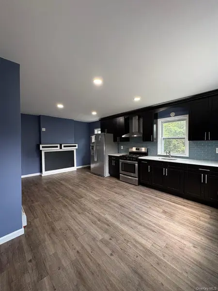 Bay Shore, NY 11706
