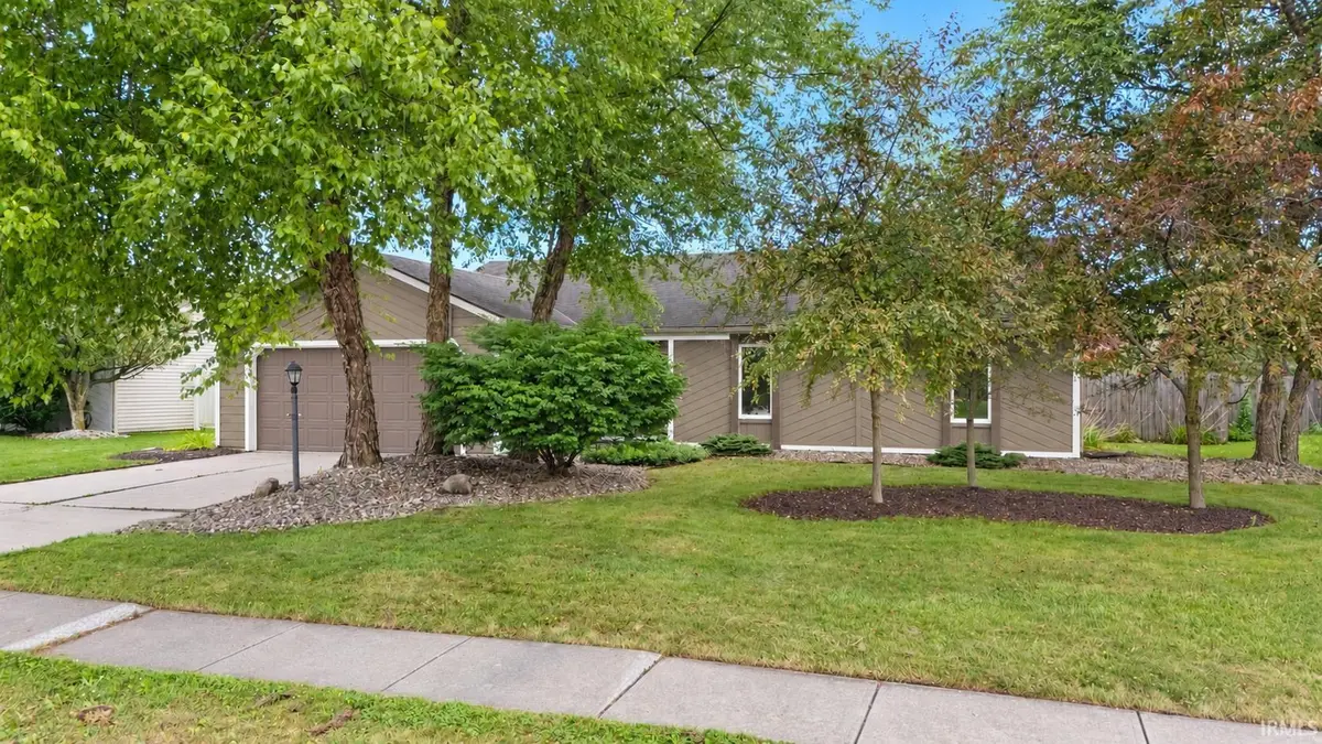 7316 Abington DR, Fort Wayne, IN 46835-2758