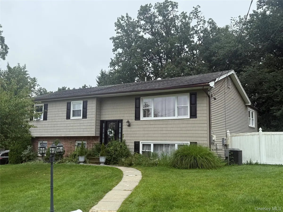 136 Orchid DR, Pearl River, NY 10965