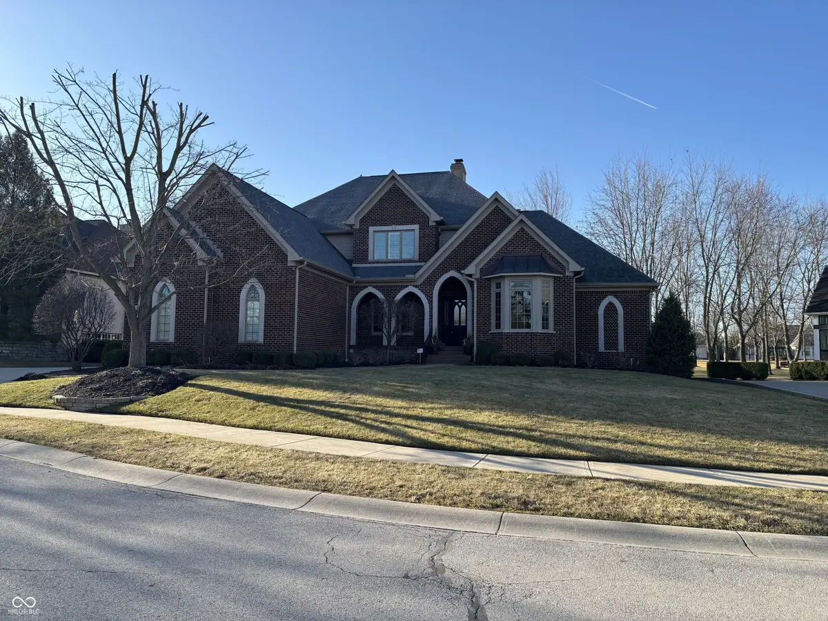 3841 Falls CIR, Carmel, IN 46033