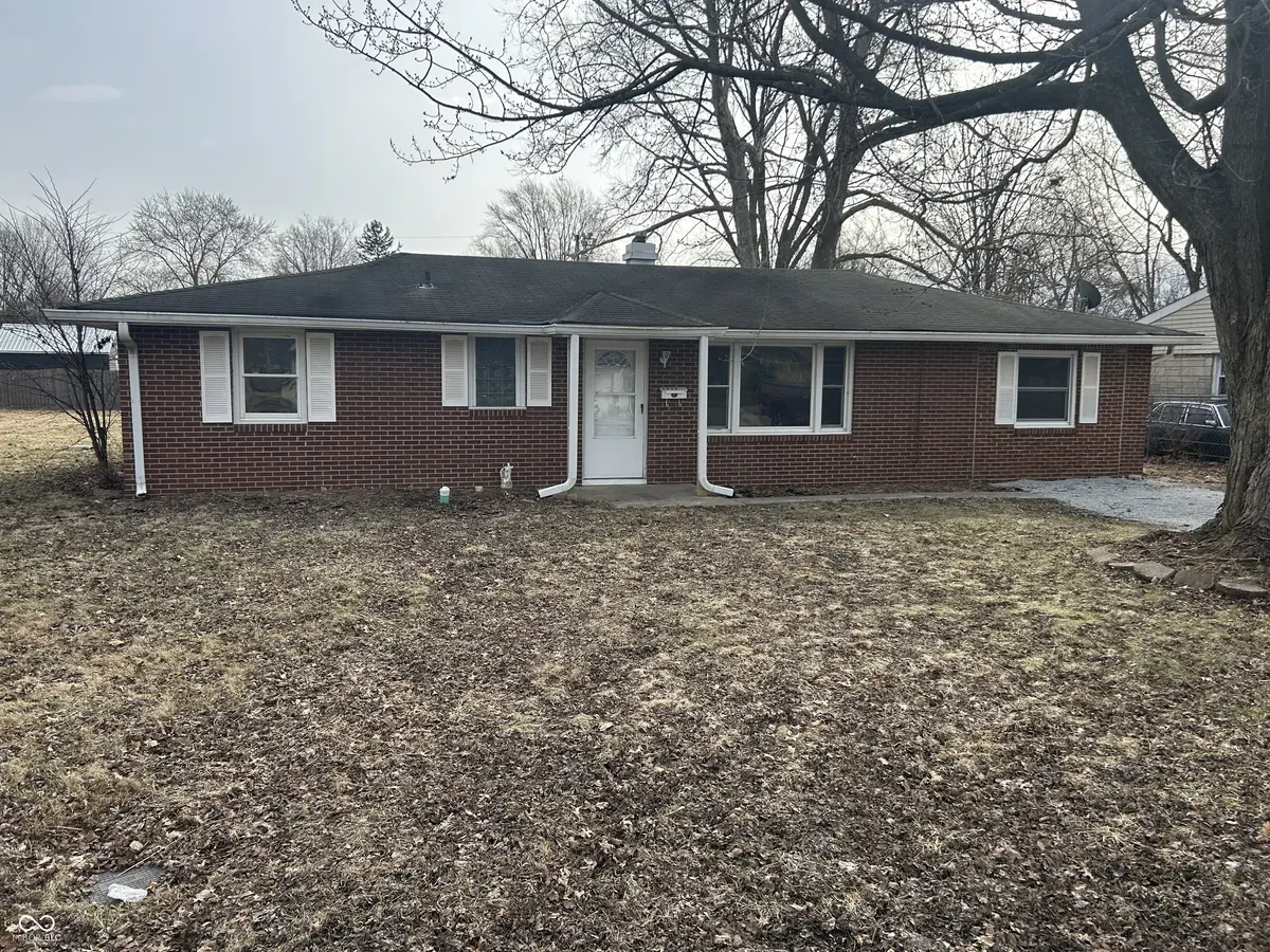 2032 Costello DR, Anderson, IN 46011