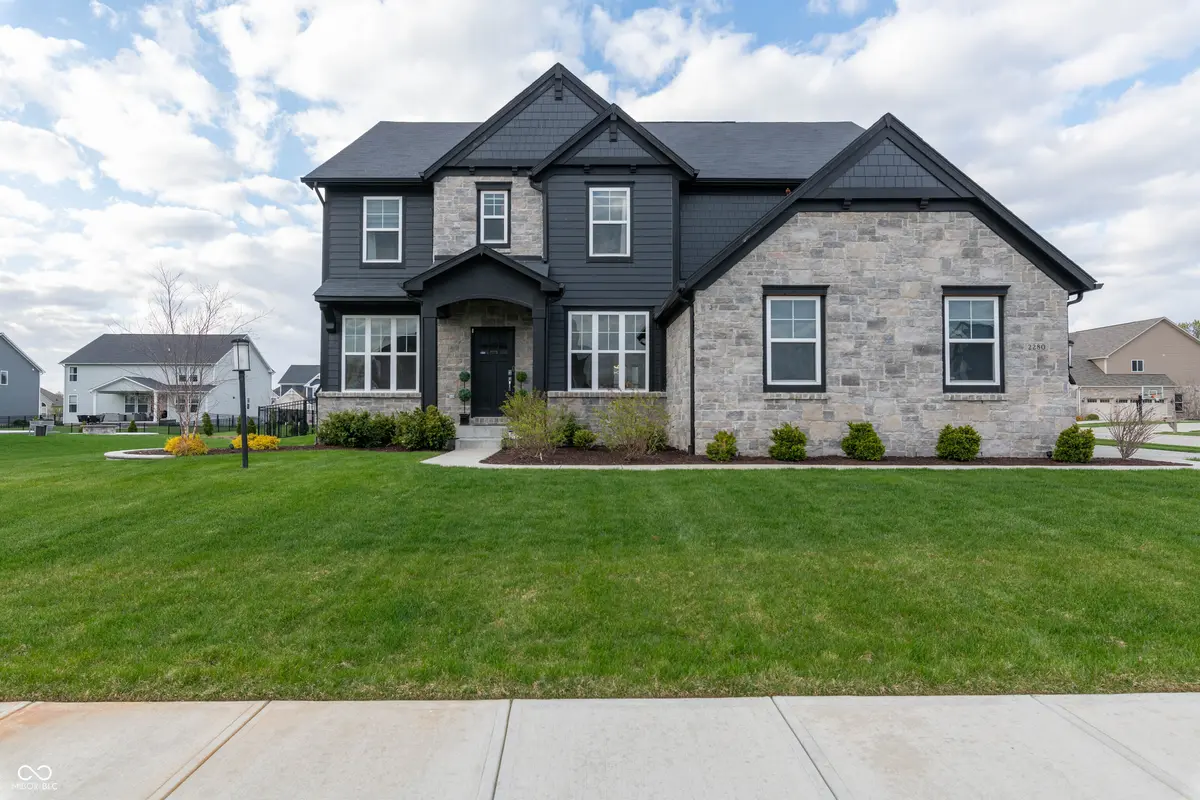2280 Meadow CRK, Avon, IN 46123