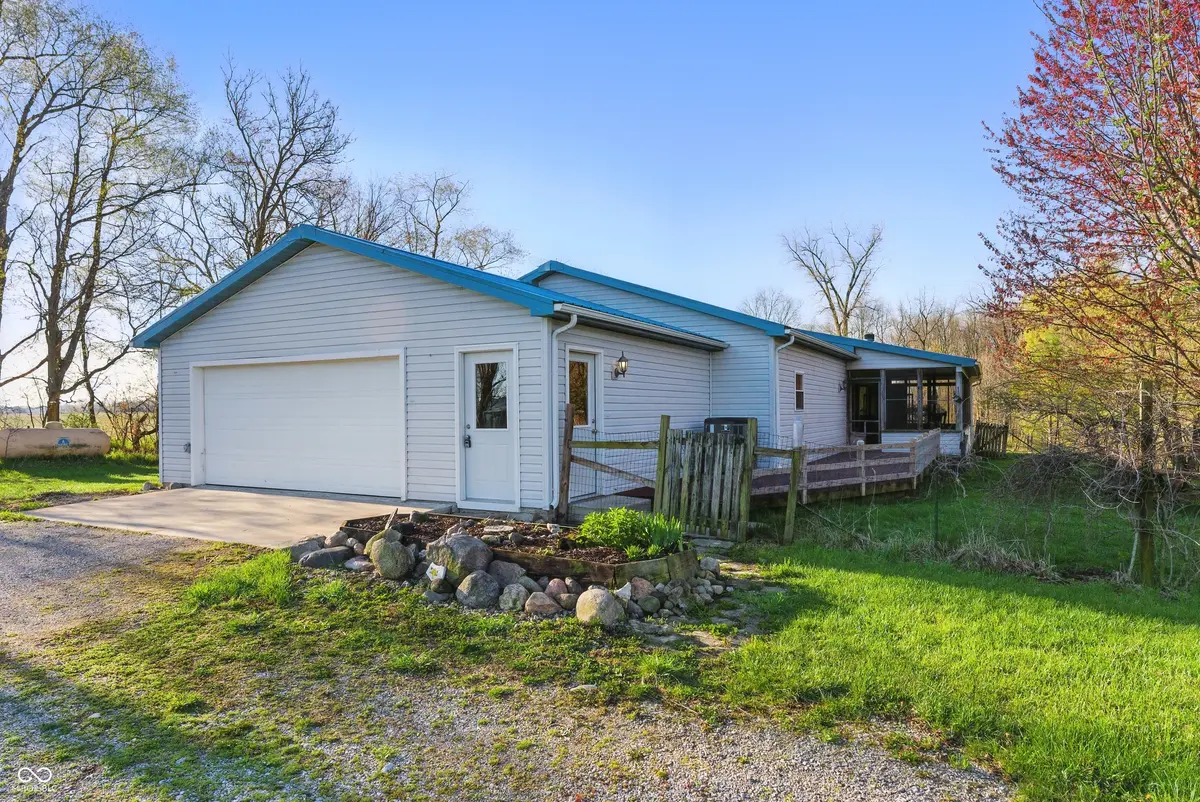753 W McConnell RD, Columbia City, IN 46725