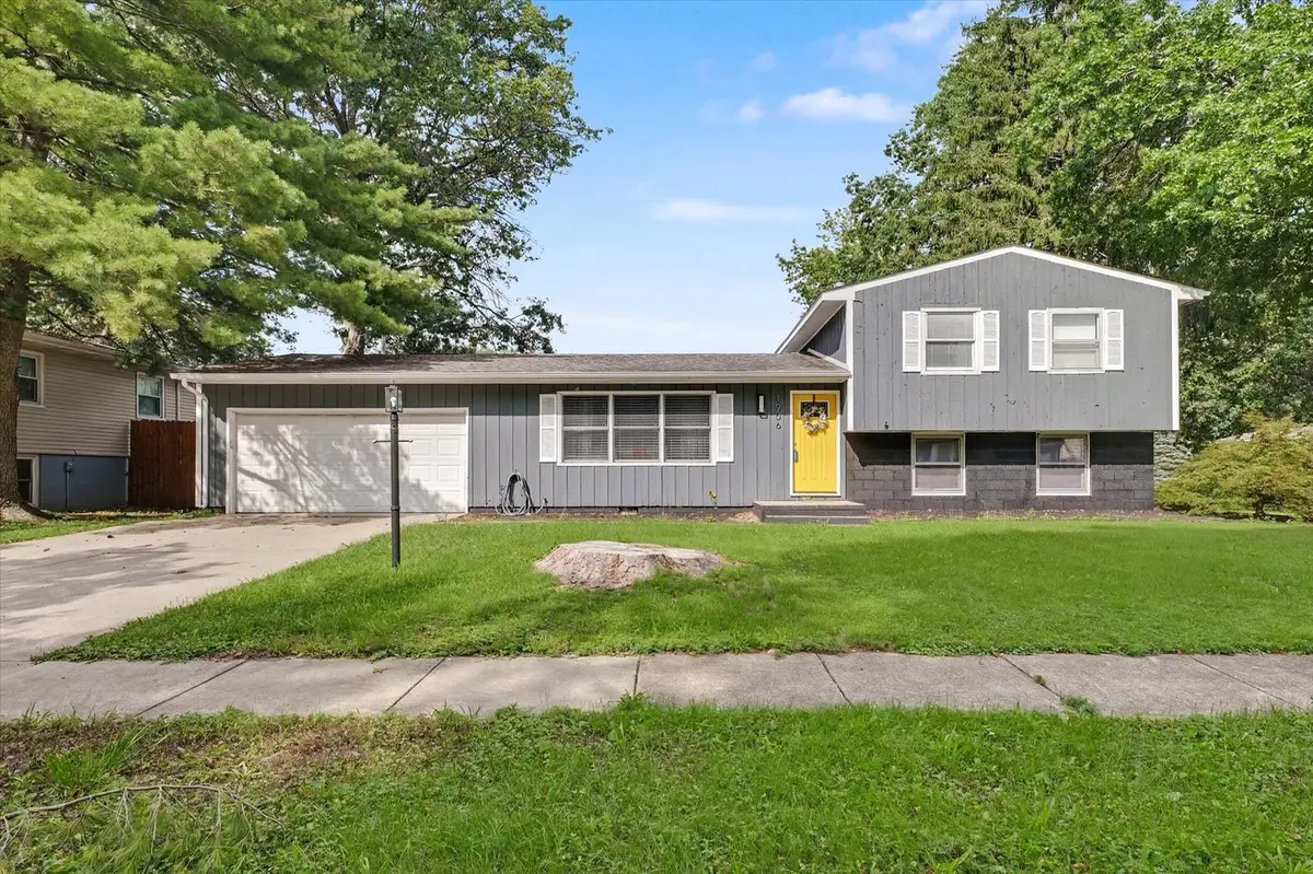 1906 Winchester DR, Champaign, IL 61821
