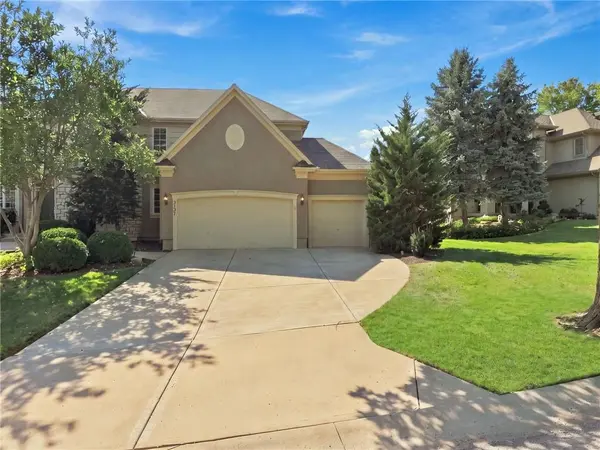 5427 W 164th PL, Overland Park, KS 66085
