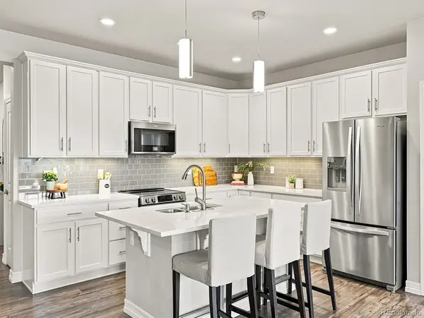 7266 S Robertsdale, Aurora, CO 80016