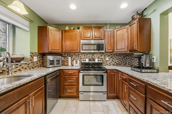 5304 Applewood CIR, Carmel, NY 10512