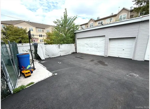 8 Ritters LN, Yonkers, NY 10703