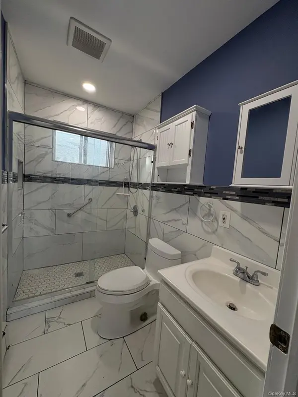 Address not disclosed, Bay Shore, NY 11706