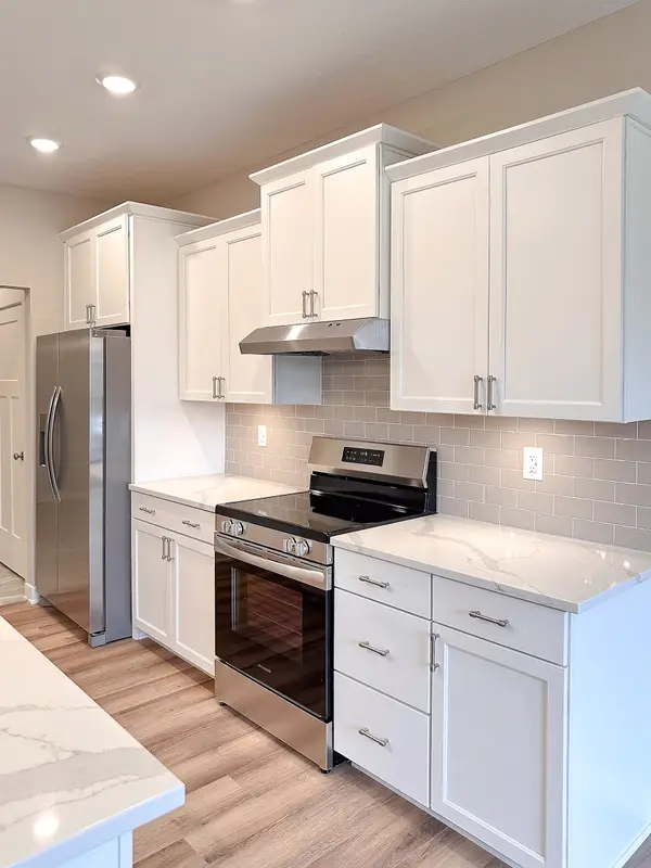 544 Cherry Blossom LN, Fortville, IN 46040