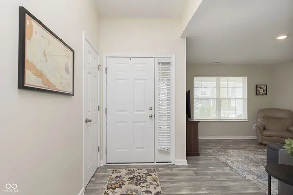 10242 Falls Canyon LN, Indianapolis, IN 46229