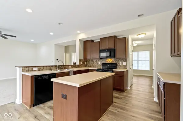 7351 Red Maple DR, Zionsville, IN 46077