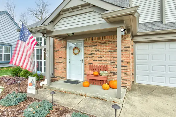 9786 River Oak LN, Fishers, IN 46038