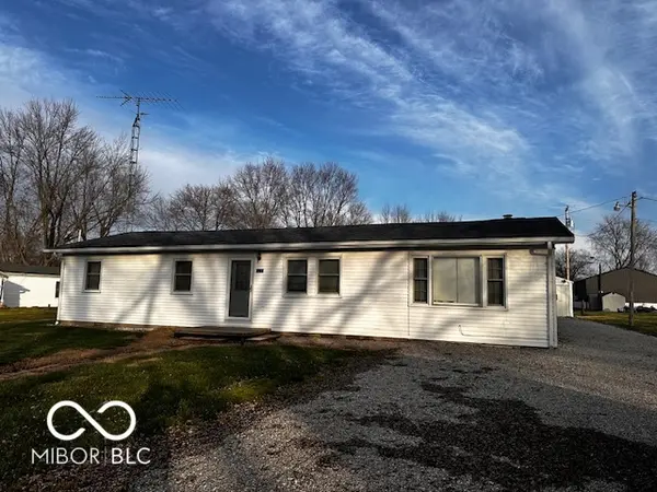 5233 S Vine ST, Columbus, IN 47201