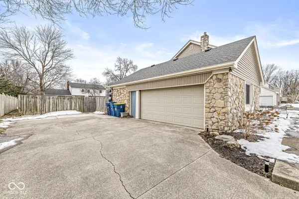 1271 Spruce DR, Carmel, IN 46033