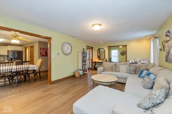 442 S Meadow Song CT, New Palestine, IN 46163