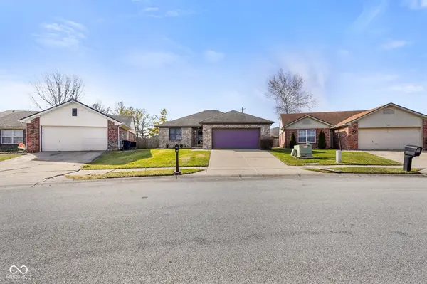 401 Polk Manor DR, Greenwood, IN 46143