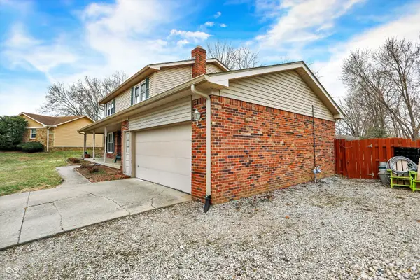 3968 Creekwood DR, Greenwood, IN 46142