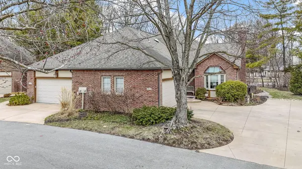 2042 Oldfields Cir N DR, Indianapolis, IN 46228