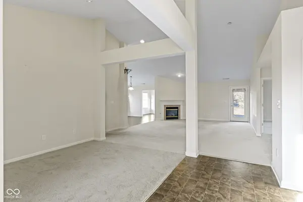 4062 S Meadow Wood CT, New Palestine, IN 46163