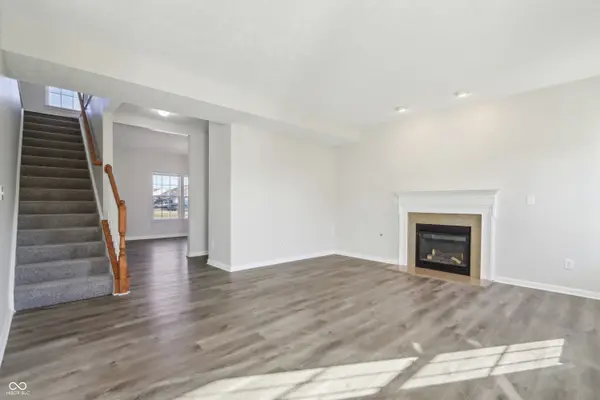 8327 Gates Corner DR, Indianapolis, IN 46113
