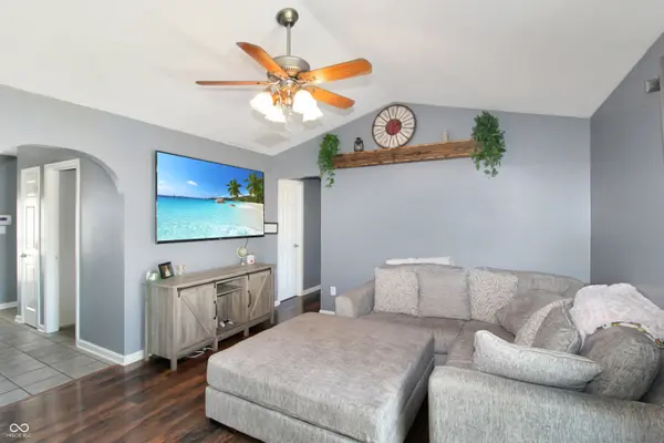 136 Meadow Glen DR, Avon, IN 46123
