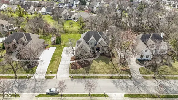 9931 Woodlands DR, Fishers, IN 46037