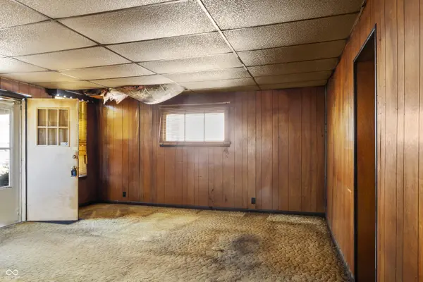 305 N Jackson ST, Huntingburg, IN 47542