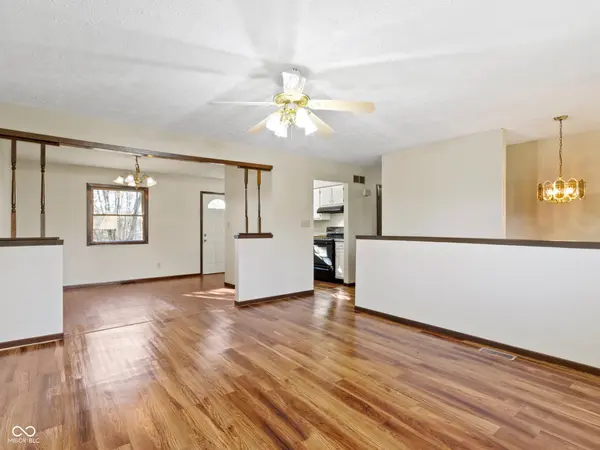 321 Pleasantview DR, Greenwood, IN 46142