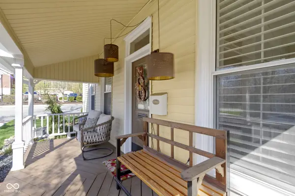 490 W Walnut ST, Zionsville, IN 46077