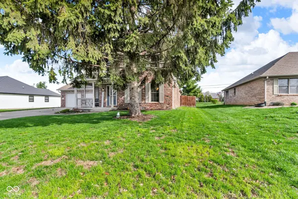 1598 Thornburg LN, Franklin, IN 46131