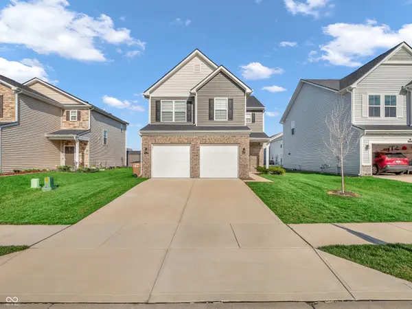 3053 Creekridge CT, Columbus, IN 47201